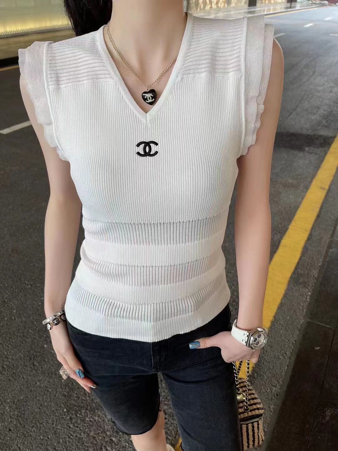 香奈儿Chanel 双C刺绣飞袖针织衫