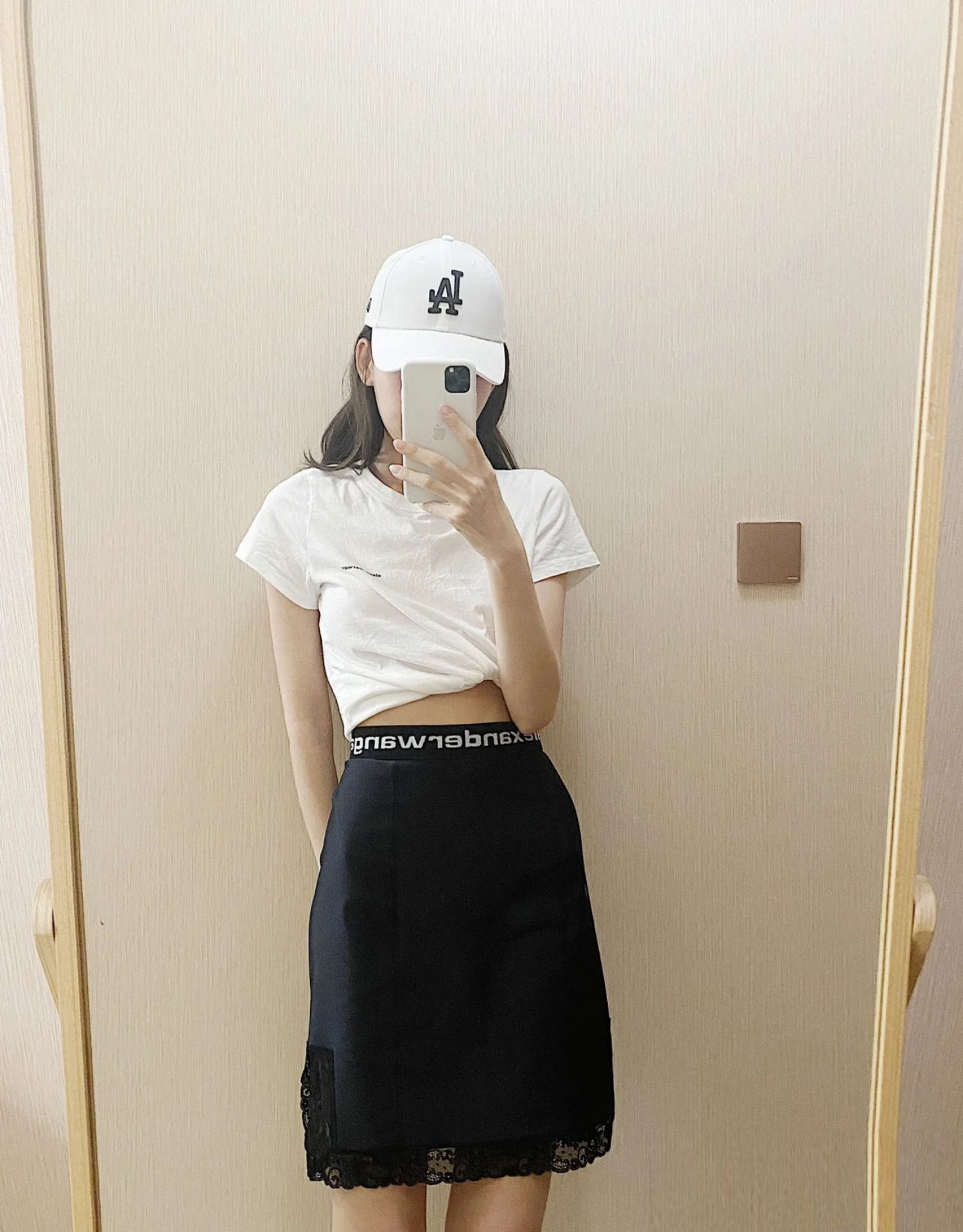 亚历山大王蕾丝边黑色半裙